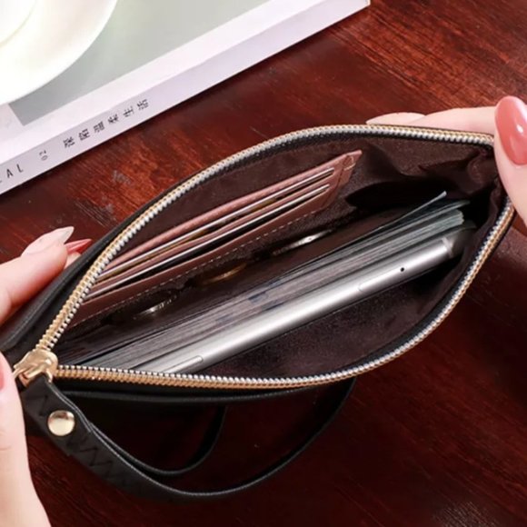 Red Wristlet 19cm - Picture 2 of 3